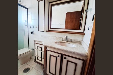 Apartamento à venda com 140m², 3 quartos e 3 vagas Apartamento à venda com 140m², 3 quartos e 3 vagasBanheiro Social