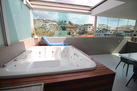 Apartamento à venda com 162m², 4 quartos e 3 vagasCobertura