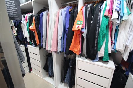 Apartamento à venda com 162m², 4 quartos e 3 vagasCloset Suíte1