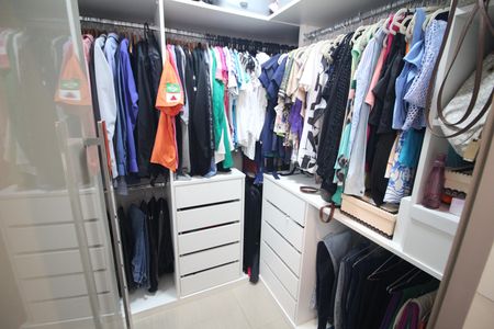 Apartamento à venda com 162m², 4 quartos e 3 vagasCloset Suíte1
