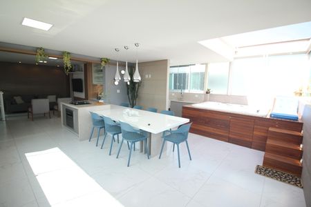 Apartamento à venda com 162m², 4 quartos e 3 vagasCozinha 2