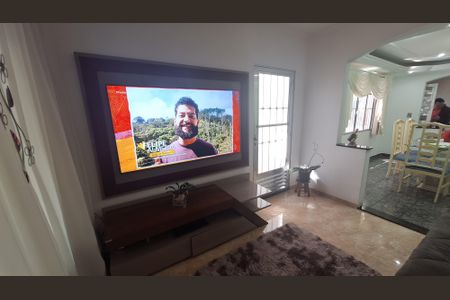 Casa para alugar com 185m², 3 quartos e 2 vagasSala