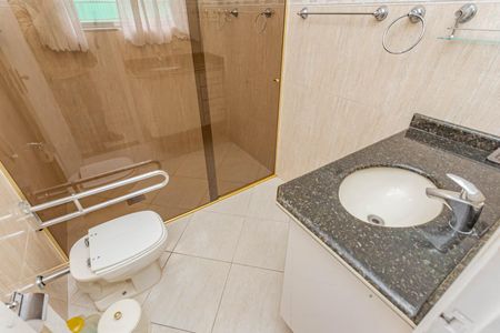 Casa à venda com 240m², 2 quartos e 2 vagasBanheiro da Suíte