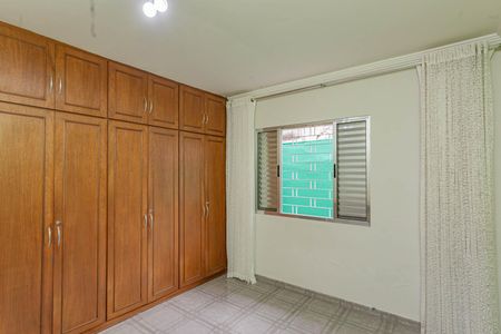 Casa à venda com 240m², 2 quartos e 2 vagasSuíte