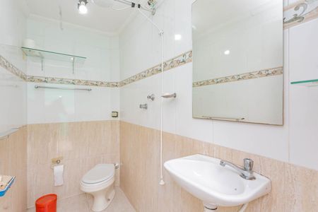 Casa à venda com 240m², 2 quartos e 2 vagasBanheiro Social