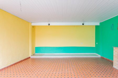 Casa à venda com 240m², 2 quartos e 2 vagasQuintal