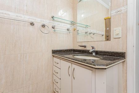 Casa à venda com 240m², 2 quartos e 2 vagasBanheiro da Suíte