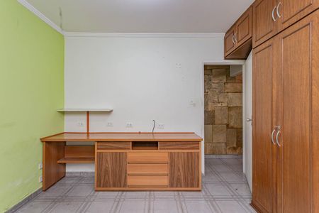 Casa à venda com 240m², 2 quartos e 2 vagasSuíte