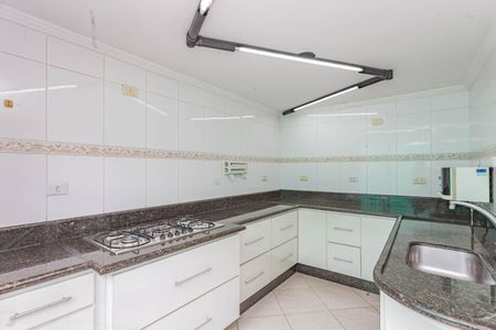 Casa à venda com 240m², 2 quartos e 2 vagasCozinha