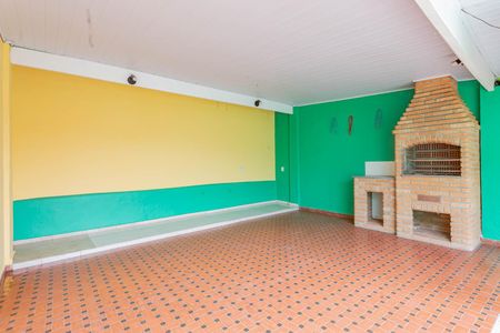 Casa à venda com 240m², 2 quartos e 2 vagasQuintal