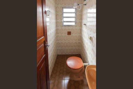 Casa para alugar com 150m², 2 quartos e 1 vaga Casa para alugar com 150m², 2 quartos e 1 vagaBanheiro de Serviço