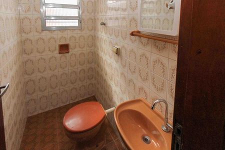 Casa para alugar com 150m², 2 quartos e 1 vaga Casa para alugar com 150m², 2 quartos e 1 vagaBanheiro de Serviço