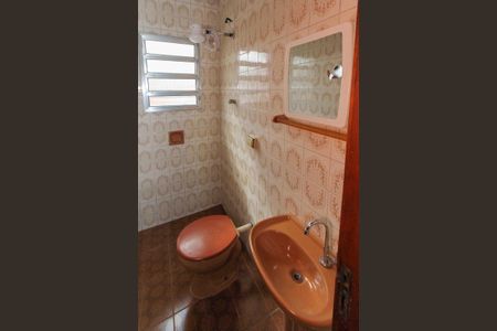 Casa para alugar com 150m², 2 quartos e 1 vaga Casa para alugar com 150m², 2 quartos e 1 vagaBanheiro de Serviço