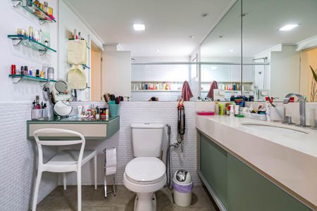 Apartamento à venda com 234m², 4 quartos e 3 vagasSuite 01 - Banheiro