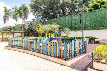 Apartamento à venda com 234m², 4 quartos e 3 vagasÁrea comum - Playground