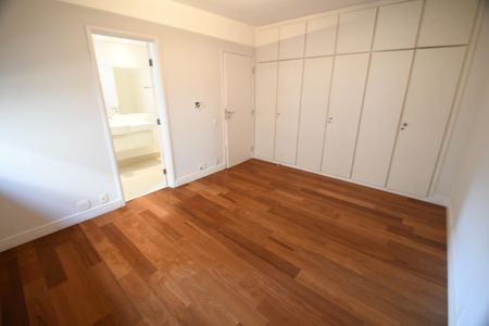 Apartamento à venda com 450m², 4 quartos e 4 vagasQuarto Suíte 2