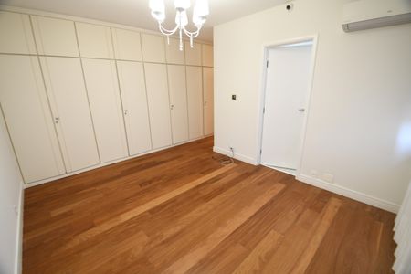 Apartamento à venda com 450m², 4 quartos e 4 vagasQuarto Suíte 3