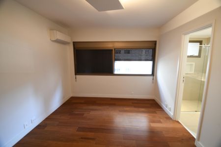 Apartamento à venda com 450m², 4 quartos e 4 vagasQuarto Suíte 2