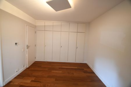 Apartamento à venda com 450m², 4 quartos e 4 vagasQuarto Suíte 2