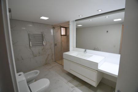 Apartamento à venda com 450m², 4 quartos e 4 vagasBanheiro Suíte 1
