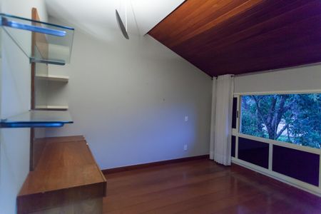 Casa de condomínio à venda com 435m², 5 quartos e 8 vagasSuíte 2