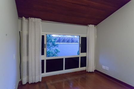 Casa de condomínio à venda com 435m², 5 quartos e 8 vagasSuíte 2