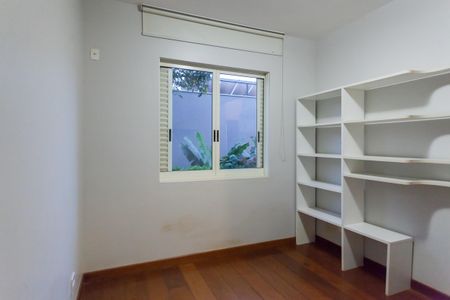 Casa de condomínio à venda com 435m², 5 quartos e 8 vagasSuíte 1