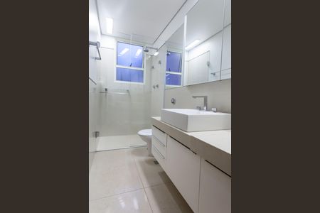 Casa de condomínio à venda com 435m², 5 quartos e 8 vagasBanheiro da Suíte 4