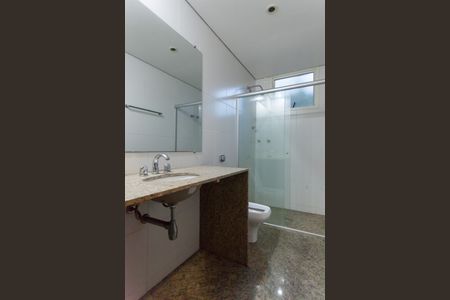 Casa de condomínio à venda com 435m², 5 quartos e 8 vagasBanheiro da Suíte 1