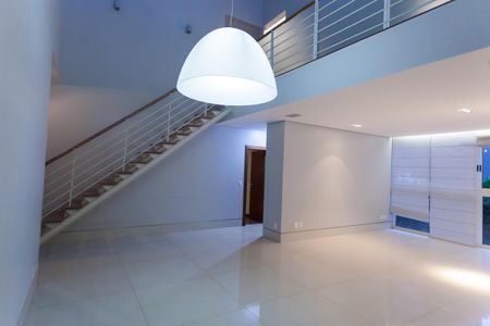 Casa de condomínio à venda com 435m², 5 quartos e 8 vagasSala