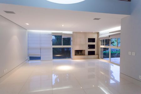 Casa de condomínio à venda com 435m², 5 quartos e 8 vagasSala