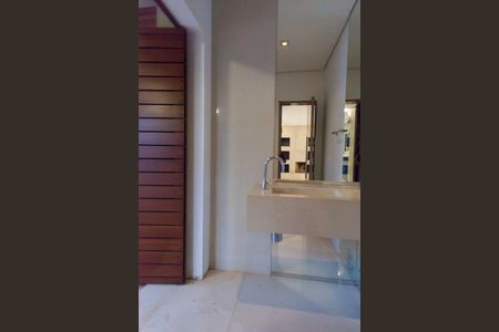 Casa de condomínio à venda com 435m², 5 quartos e 8 vagasLavabo