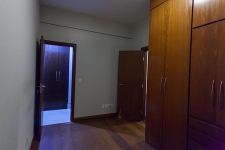 Casa de condomínio à venda com 435m², 5 quartos e 8 vagasQuarto de Serviço 1