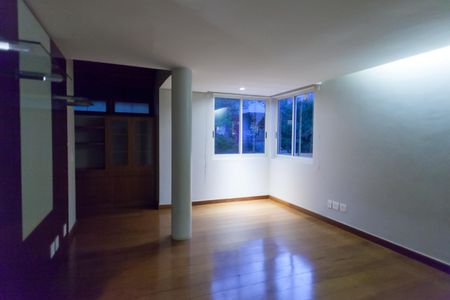 Casa de condomínio à venda com 435m², 5 quartos e 8 vagasSala 2