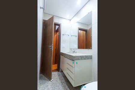 Casa de condomínio à venda com 435m², 5 quartos e 8 vagasBanheiro da Suíte 2