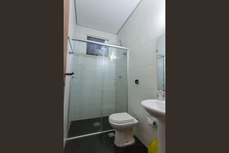 Casa de condomínio à venda com 435m², 5 quartos e 8 vagasBanheiro de Serviço