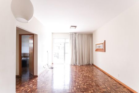 Apartamento à venda com 101m², 2 quartos e 1 vaga Apartamento à venda com 101m², 2 quartos e 1 vagaSala