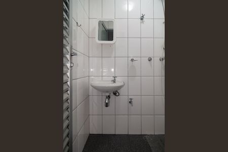 Apartamento à venda com 110m², 2 quartos e 1 vaga Apartamento à venda com 110m², 2 quartos e 1 vagaBanheiro de Serviço