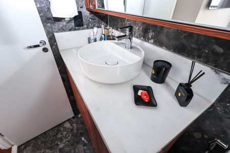 Apartamento à venda com 94m², 2 quartos e 2 vagasBanheiro da Suíte 2