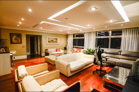 Apartamento à venda com 226m², 5 quartos e 2 vagasSala