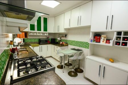 Apartamento à venda com 226m², 5 quartos e 2 vagasCozinha