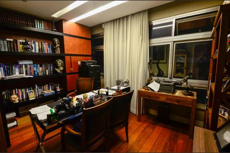 Apartamento à venda com 226m², 5 quartos e 2 vagasQuarto 1