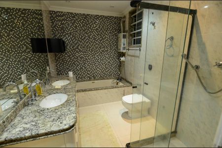 Apartamento à venda com 226m², 5 quartos e 2 vagasBanheiro Social