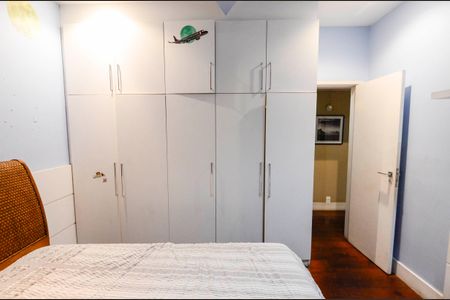 Apartamento à venda com 226m², 5 quartos e 2 vagasQuarto 4