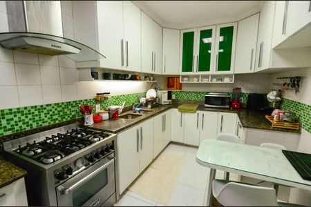 Apartamento à venda com 226m², 5 quartos e 2 vagasCozinha