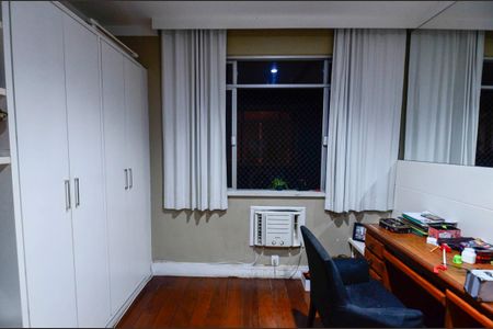 Apartamento à venda com 226m², 5 quartos e 2 vagasQuarto 2