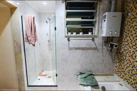 Apartamento à venda com 226m², 5 quartos e 2 vagasBanheiro da Suíte