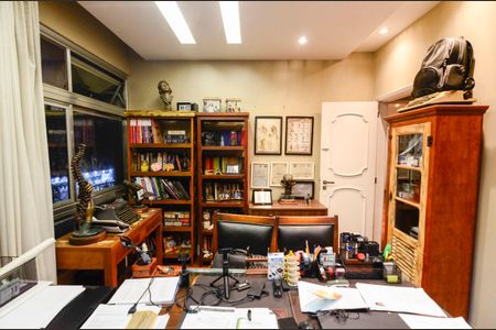 Apartamento à venda com 226m², 5 quartos e 2 vagasQuarto 1