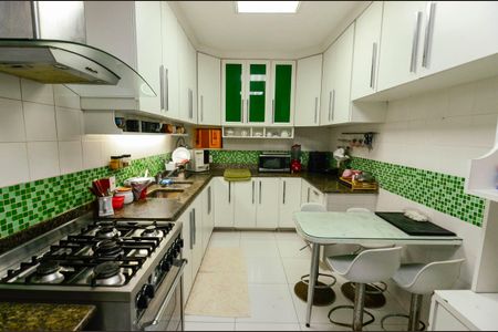 Apartamento à venda com 226m², 5 quartos e 2 vagasCozinha