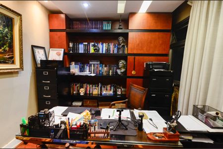 Apartamento à venda com 226m², 5 quartos e 2 vagasQuarto 1